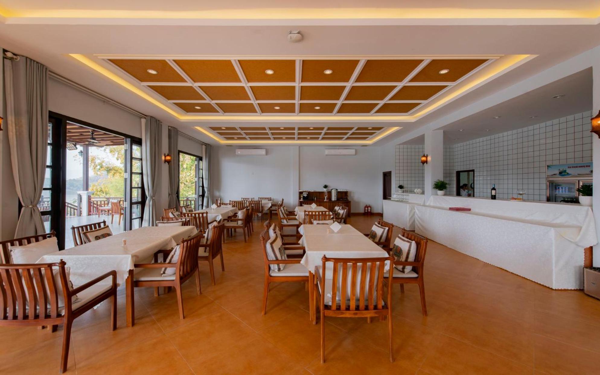 Relaxful Hotel泊岸酒店 Луанг Прабанг Екстериор снимка
