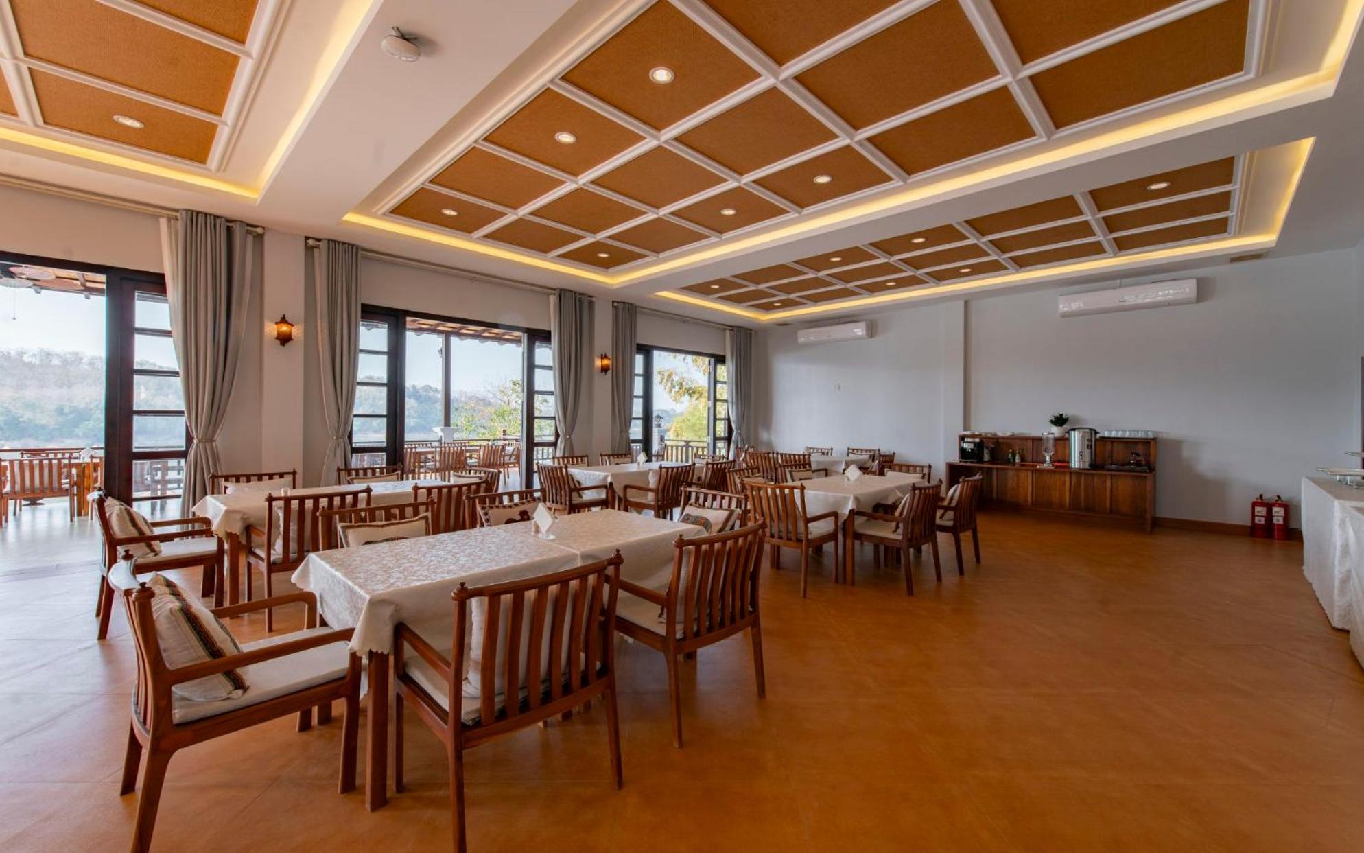 Relaxful Hotel泊岸酒店 Луанг Прабанг Екстериор снимка